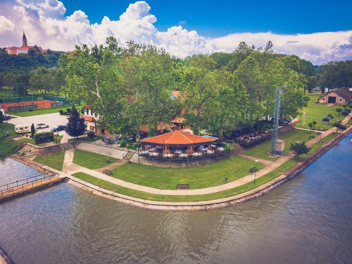 إيلوك Hotel Dunav المظهر الخارجي الصورة