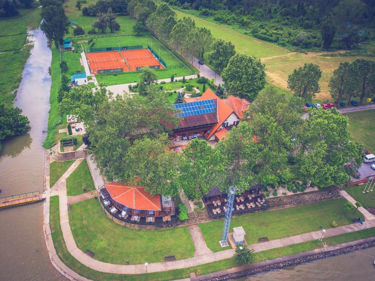 إيلوك Hotel Dunav المظهر الخارجي الصورة